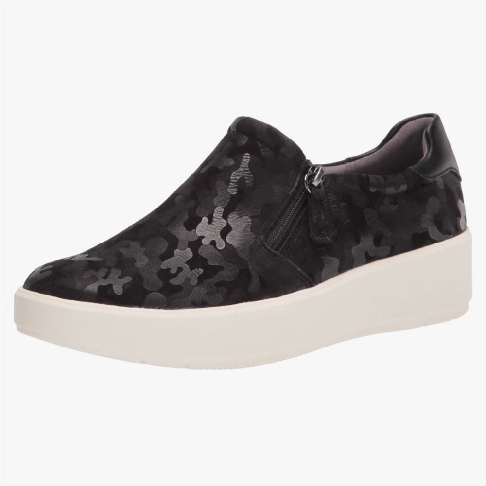 Clarks Layton Step Sneaker black camo NIB, size 5.5M